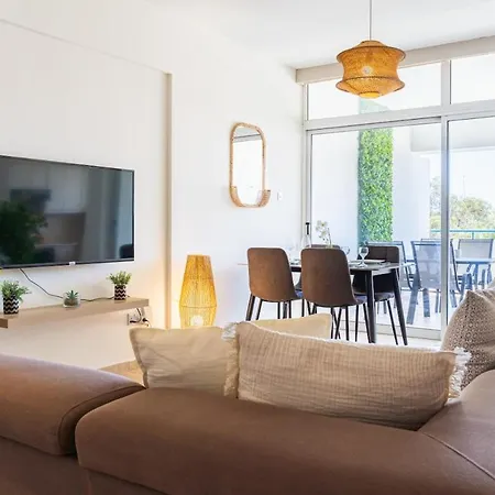 Yellow Canvas - 2-br & Balcony In *