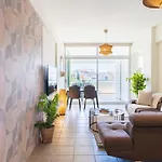 דירה Yellow Canvas - 2-br & Balcony In *