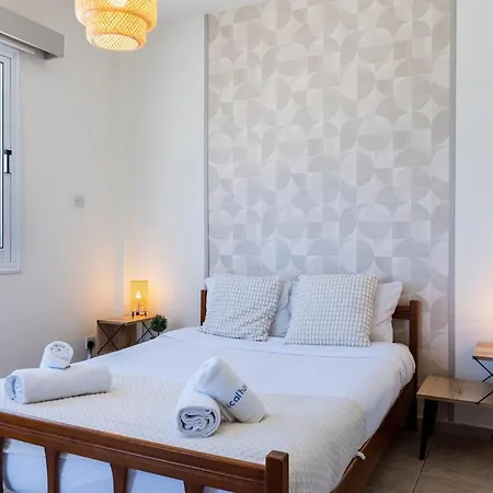 Yellow Canvas - 2-br & Balcony In Διαμέρισμα *