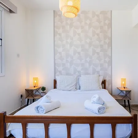 Yellow Canvas - 2-br & Balcony In 公寓 *