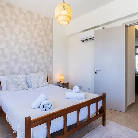 Yellow Canvas - 2-br & Balcony In Διαμέρισμα Λάρνακα