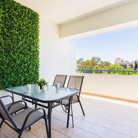 Διαμέρισμα Yellow Canvas - 2-br & Balcony In Λάρνακα