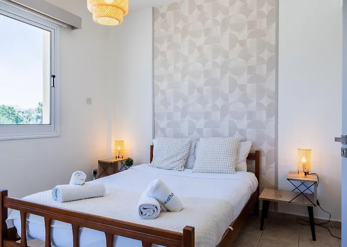 Yellow Canvas - 2-br & Balcony In Apartament *