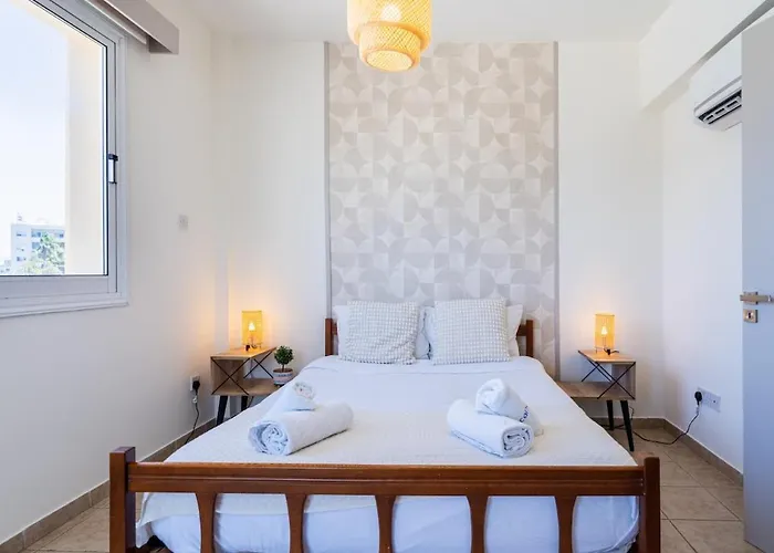 Yellow Canvas - 2-br & Balcony In Apartament *