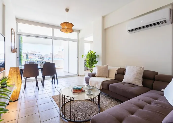 Yellow Canvas - 2-br & Balcony In Apartament