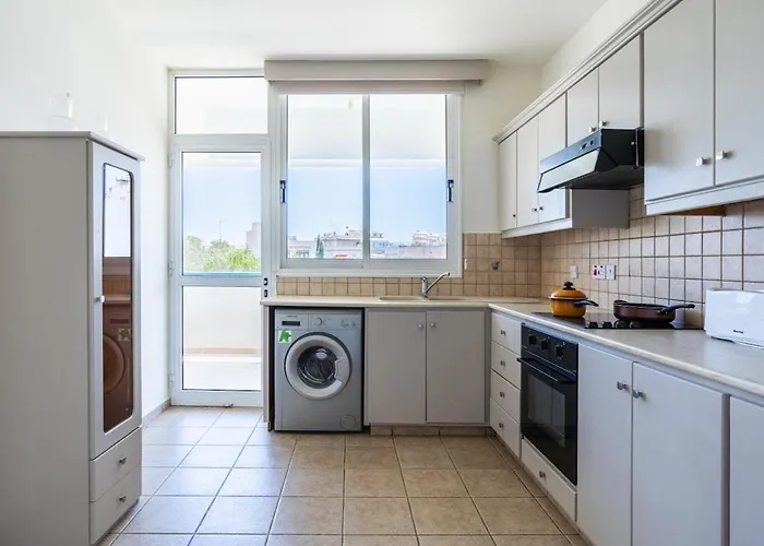 Yellow Canvas - 2-br & Balcony In Apartament *